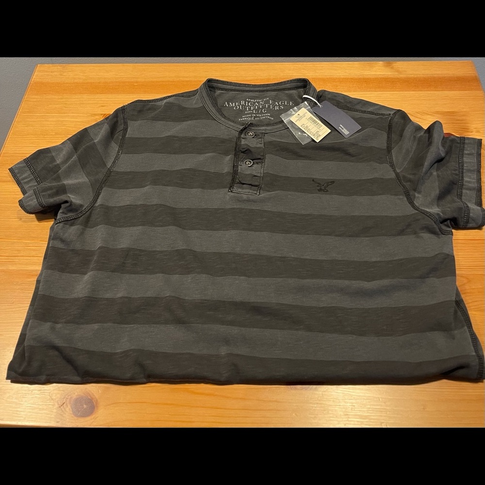 American Eagle men’s shirt